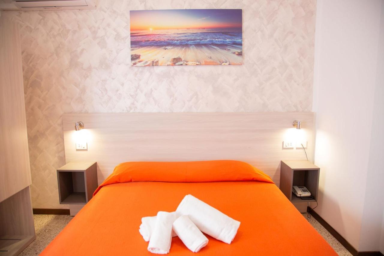 Laura Hotel *