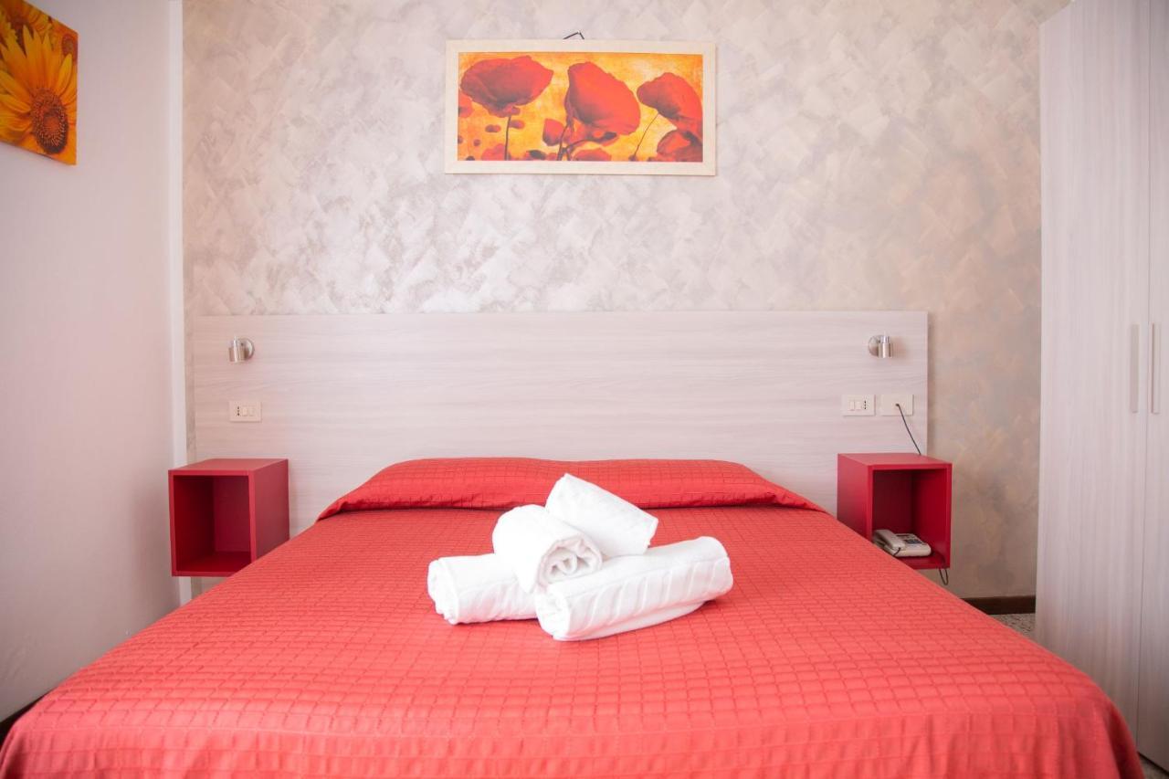 Laura Hotel *